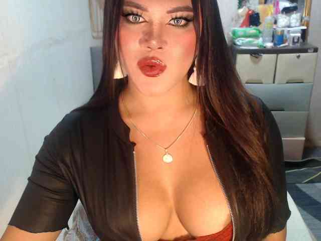 GORGEOUS_CARMEE