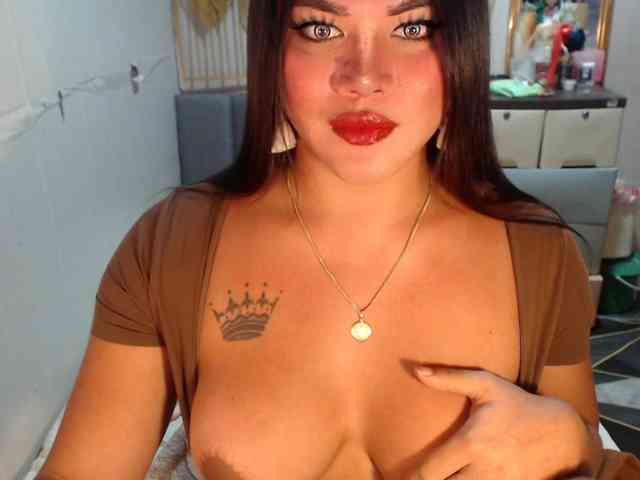 GORGEOUS_CARMEE