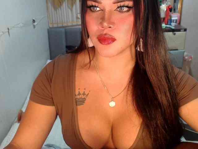 GORGEOUS_CARMEE
