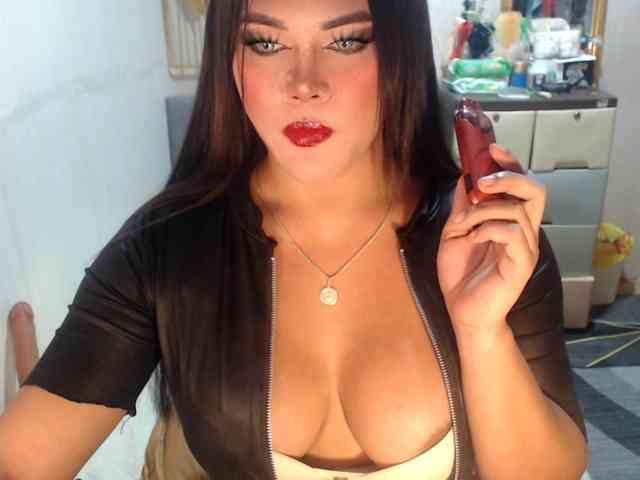 GORGEOUS_CARMEE