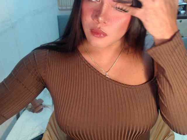 GORGEOUS_CARMEE