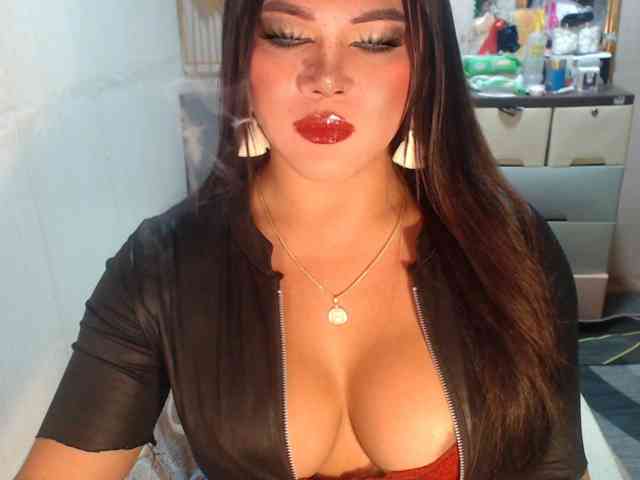 GORGEOUS_CARMEE