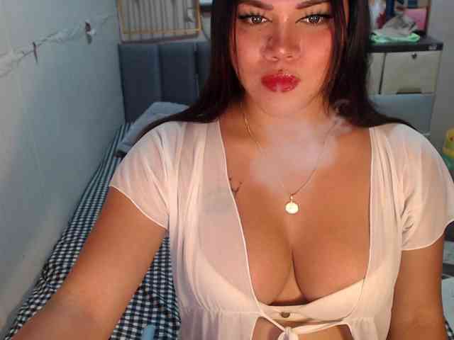 GORGEOUS_CARMEE