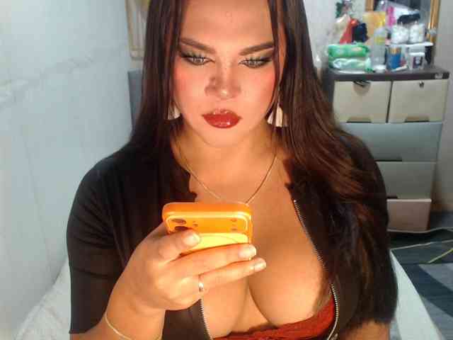 GORGEOUS_CARMEE