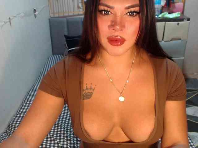 GORGEOUS_CARMEE