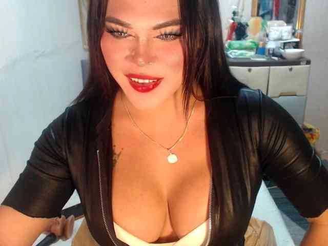 GORGEOUS_CARMEE