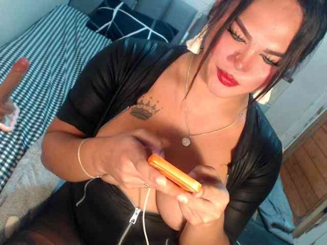 GORGEOUS_CARMEE