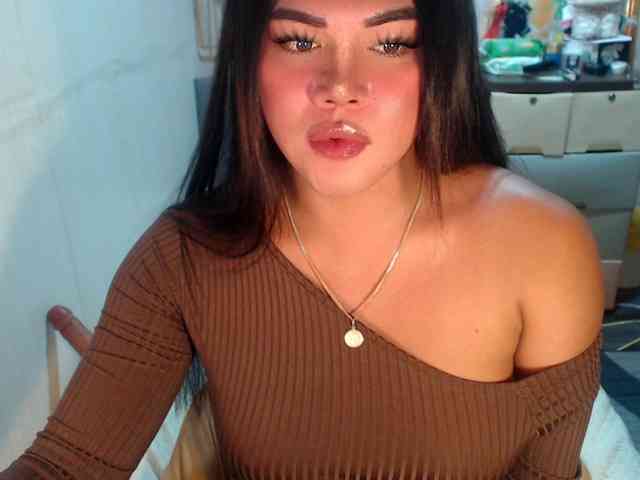 GORGEOUS_CARMEE