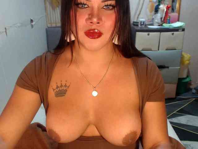 GORGEOUS_CARMEE