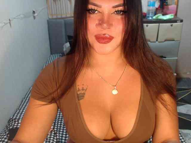 GORGEOUS_CARMEE