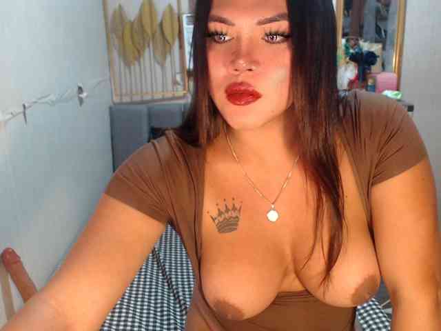 GORGEOUS_CARMEE