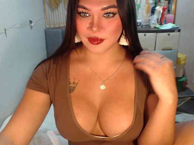 GORGEOUS_CARMEE