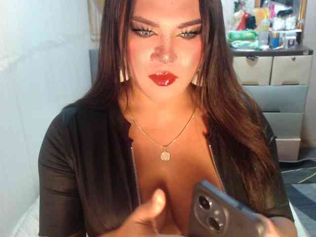 GORGEOUS_CARMEE