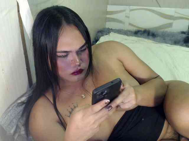 GORGEOUS_CARMEE