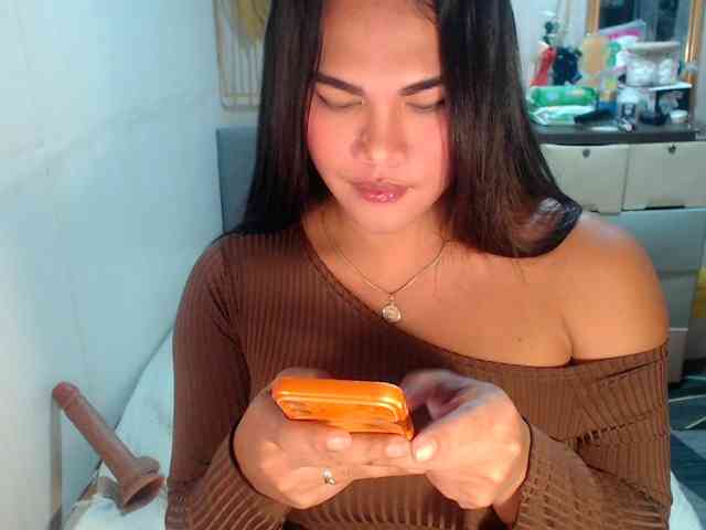 GORGEOUS_CARMEE
