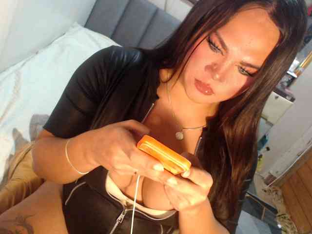 GORGEOUS_CARMEE