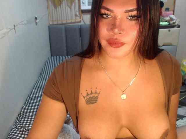 GORGEOUS_CARMEE