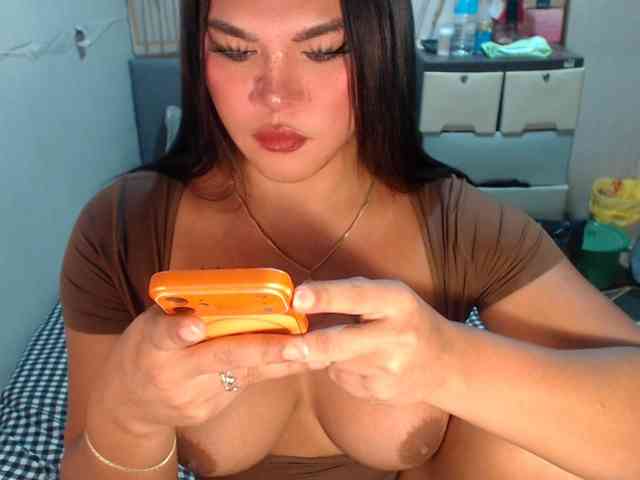 GORGEOUS_CARMEE