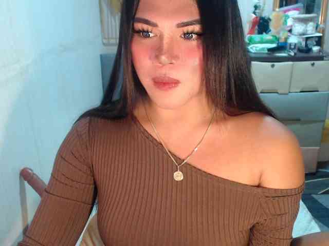 GORGEOUS_CARMEE