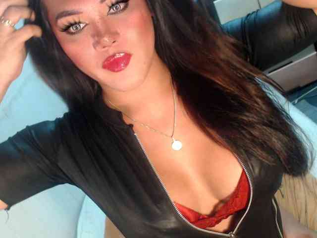 GORGEOUS_CARMEE