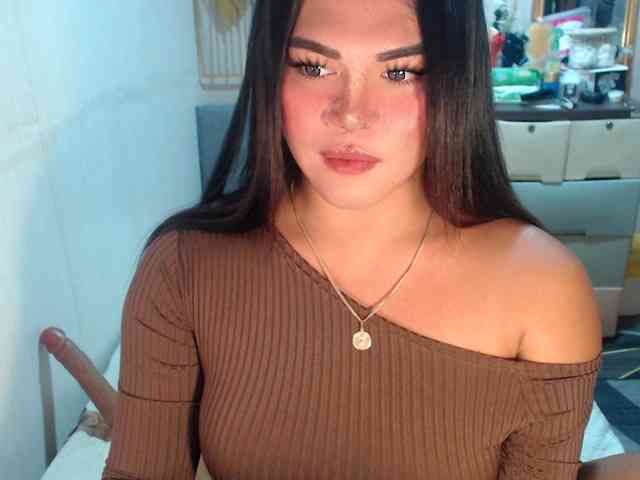 GORGEOUS_CARMEE