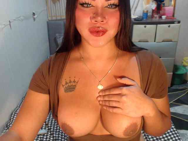 GORGEOUS_CARMEE