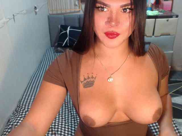GORGEOUS_CARMEE