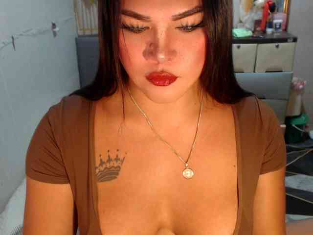 GORGEOUS_CARMEE