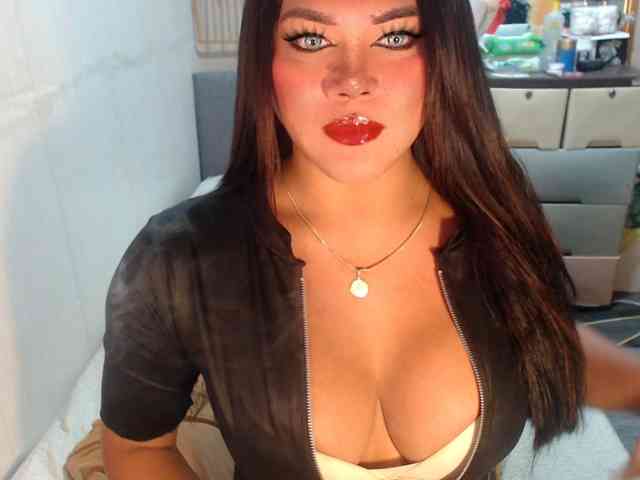 GORGEOUS_CARMEE