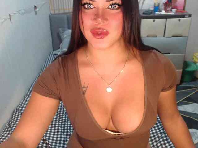GORGEOUS_CARMEE