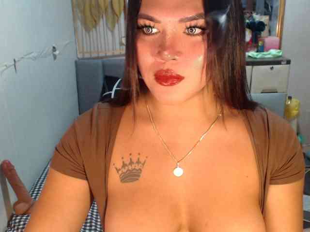 GORGEOUS_CARMEE