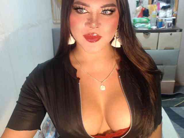 GORGEOUS_CARMEE
