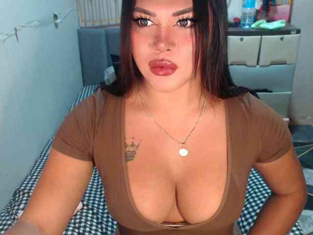 GORGEOUS_CARMEE