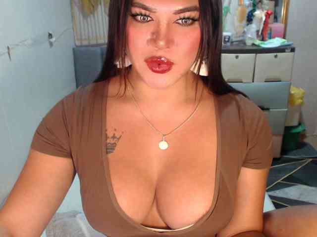 GORGEOUS_CARMEE