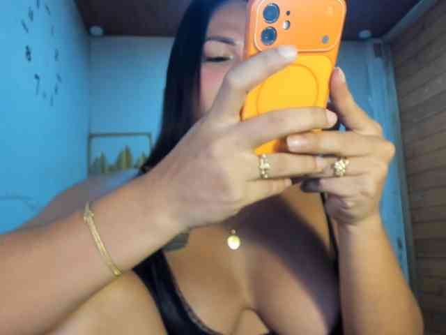 GORGEOUS_CARMEE