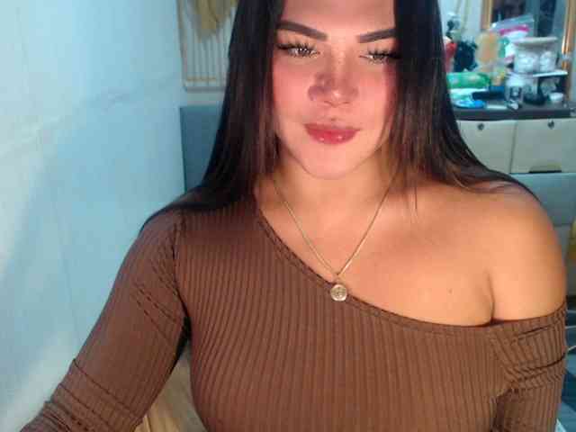 GORGEOUS_CARMEE
