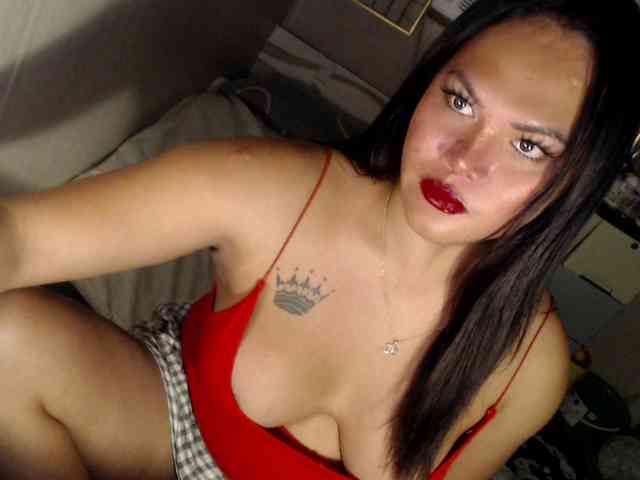 GORGEOUS_CARMEE