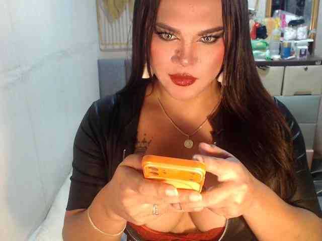 GORGEOUS_CARMEE