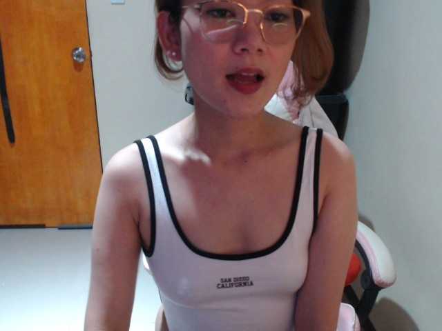HottieAnne live webcam show
