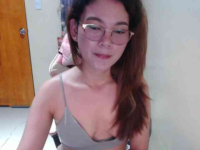 Hottieanne's cam show statistics and live stream