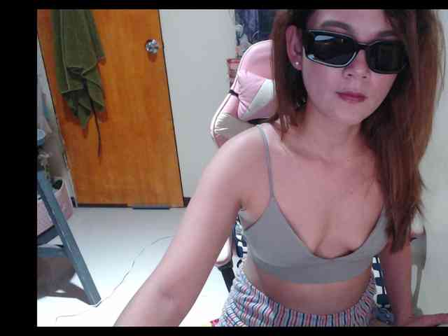 Hottieanne's cam show statistics and live stream