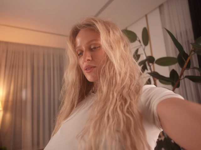HEYBANANA live cam on BongaCams