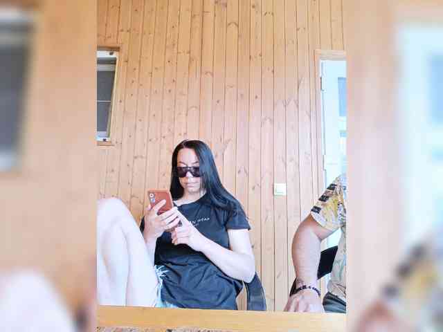 Model ini sedang live sekarang. -Pypsiki-