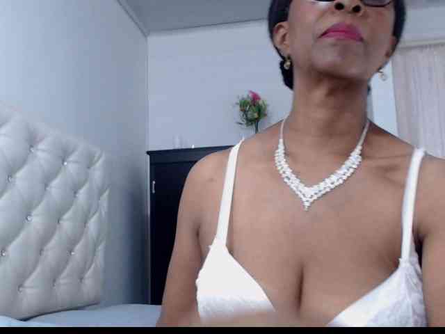 模特: ebonymilf