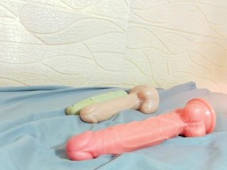 tiny-whore