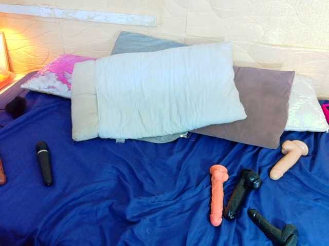 tiny-whore live cam on BongaCams
