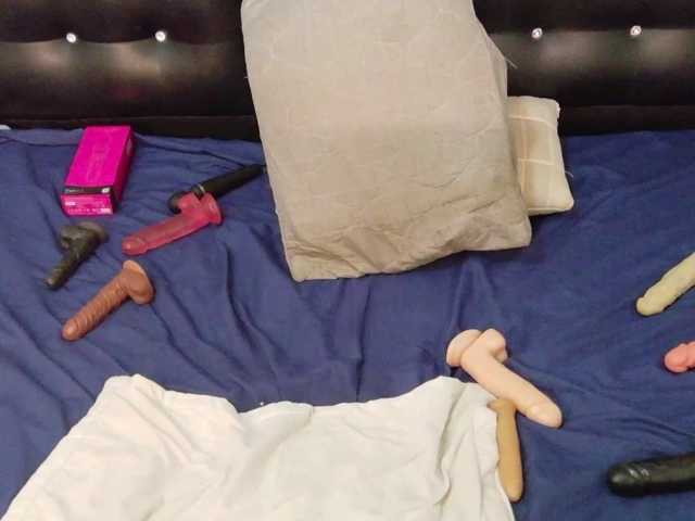 tiny-whore live cam on BongaCams