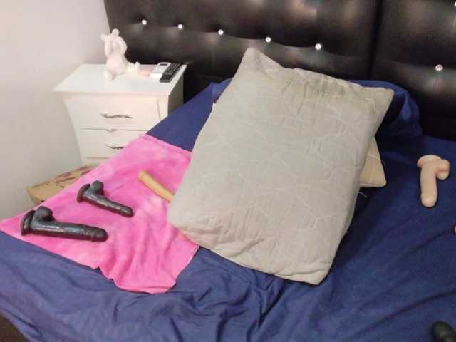 tiny-whore live cam on BongaCams