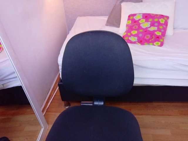tiny-whore live cam on BongaCams