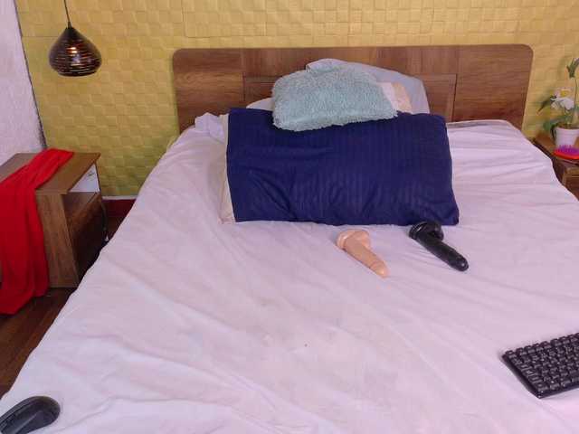 tiny-whore live cam on BongaCams